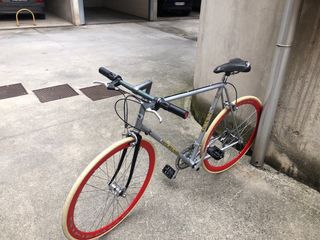 Bici touring con ruote alto profilo