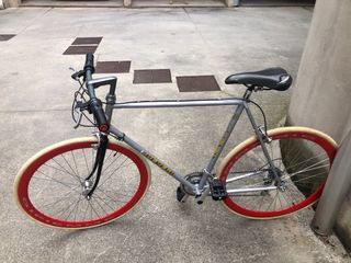 Bici touring con ruote alto profilo