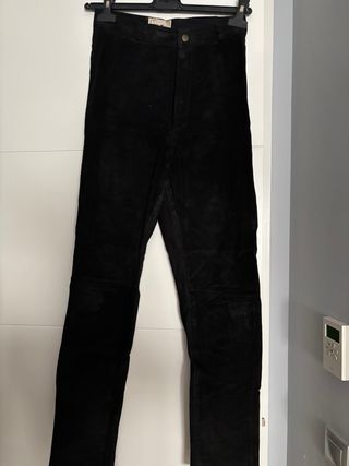 Pantalón UNIT cuero negro elástico