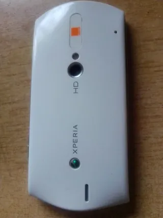 Sony Ericsson Xperia bianco