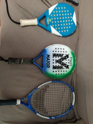 Raqueta de tenis azul