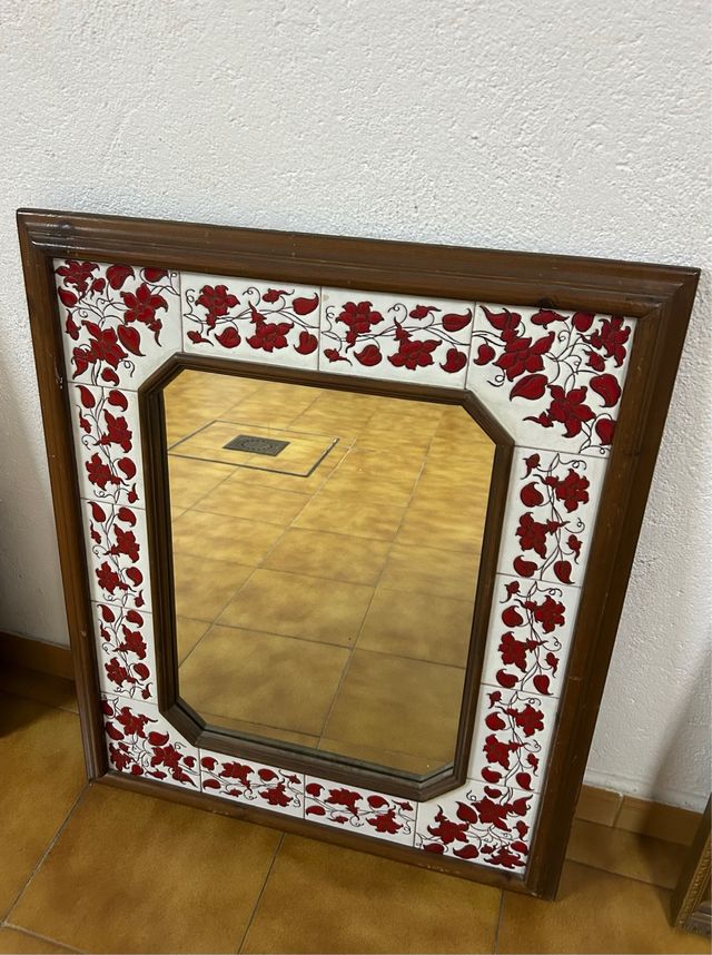 Specchio in legno e ceramica