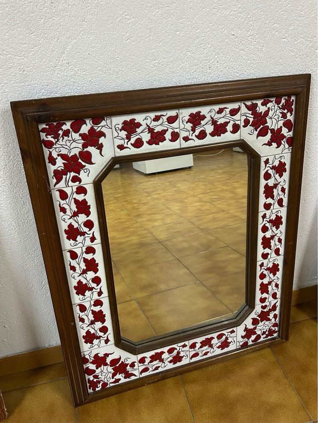 Specchio in legno e ceramica