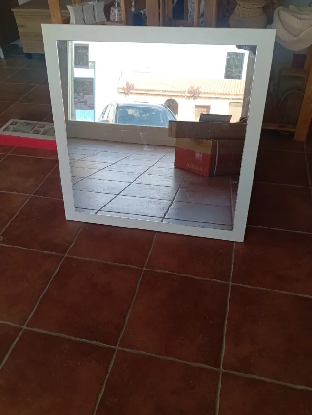 Mueble de baño moderno blanco y rojo