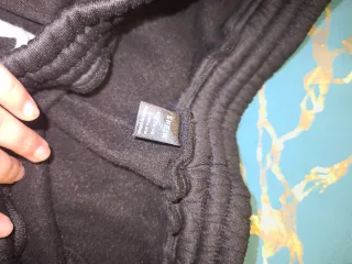 Pantalones de chándal negros con diseño