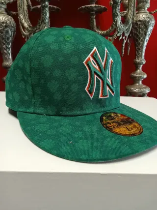 Gorra New Era 59FIFTY Verde
Talla 7.1/4