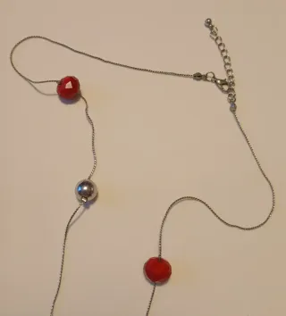 Collana lunga con perle rosse e argento