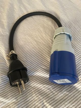 Adaptador CEE a Schuko