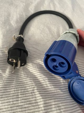 Adaptador CEE a Schuko