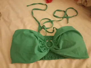 Top verde con aro y tirantes