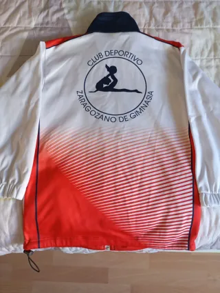 Chándal Gimnasia Club Zaragozano.
Talla 6.