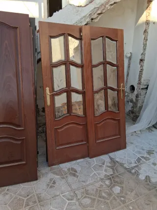 Puertas de madera maciza interior. Buen estado.