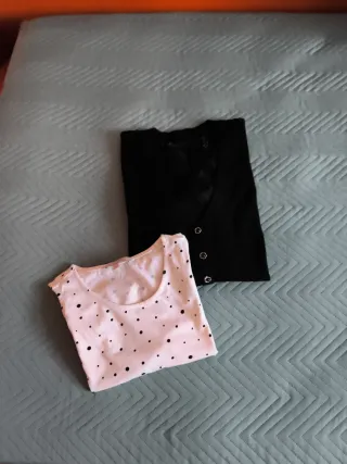 Conjunto Chaqueta Negra y Camiseta Lunares