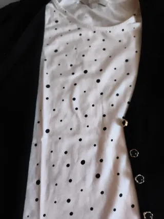 Conjunto Chaqueta Negra y Camiseta Lunares