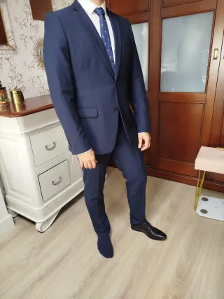 Traje azul chico talla 40