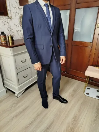 Traje azul chico talla 40