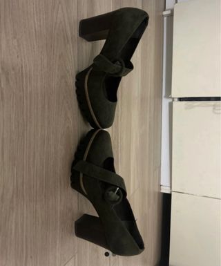 Zapatos de tacón verde oliva