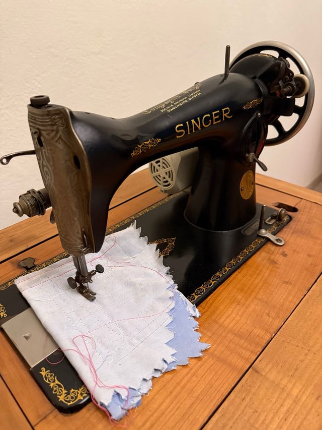Macchina da cucire Singer funzionante con mobilett