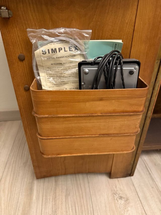 Macchina da cucire Singer funzionante con mobilett