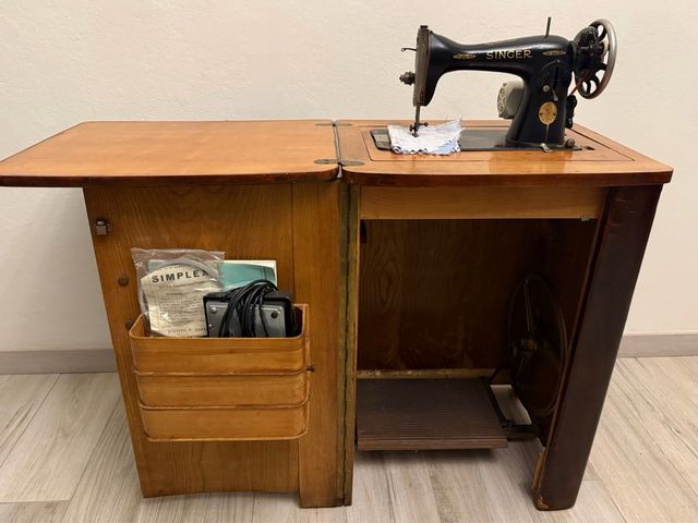 Macchina da cucire Singer funzionante con mobilett
