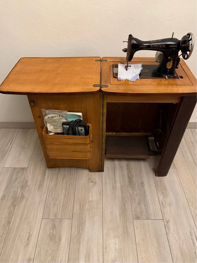 Macchina da cucire Singer funzionante con mobilett