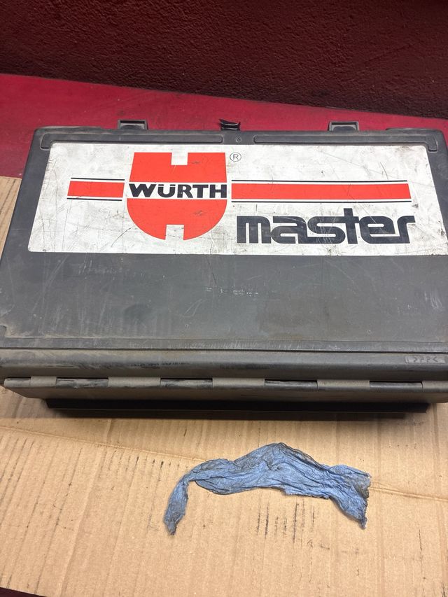 Taladro percutor Master con brocas