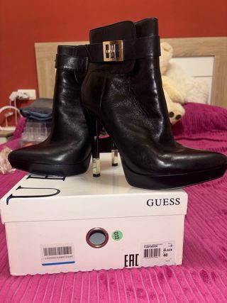 Botines Guess Tacón Plataforma Hebilla Negra