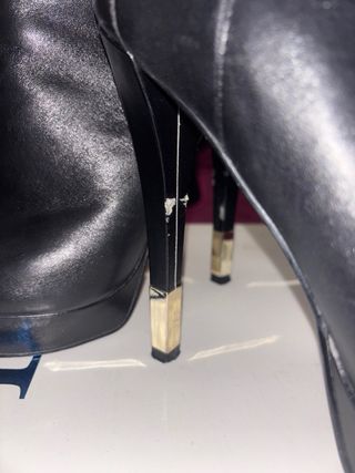 Botines Guess Tacón Plataforma Hebilla Negra