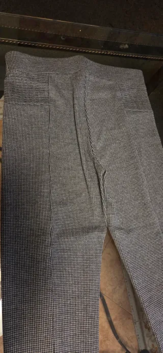 Leggings grises y blancos