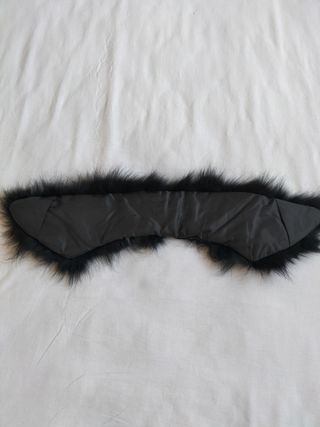 Cuello de pelo largo negro