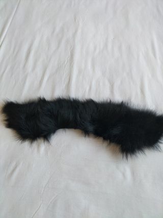 Cuello de pelo largo negro