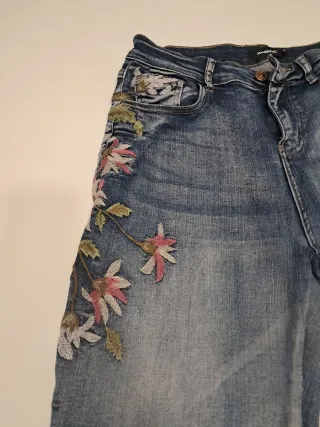 Vaqueros Desigual bordados Talla M