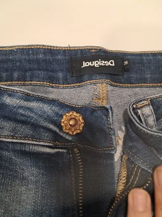 Vaqueros Desigual bordados Talla M