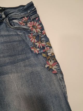 Vaqueros Desigual bordados Talla M