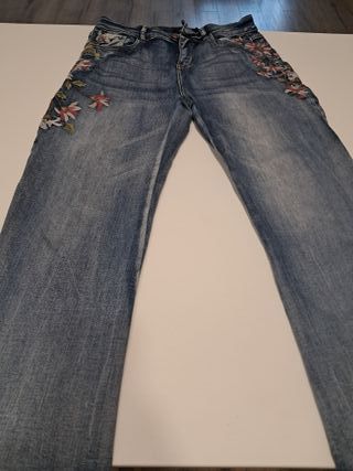 Vaqueros Desigual bordados Talla M