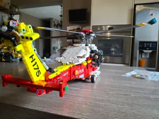 Lego Technic 42145 Airbus H175 Rescue Helicopter