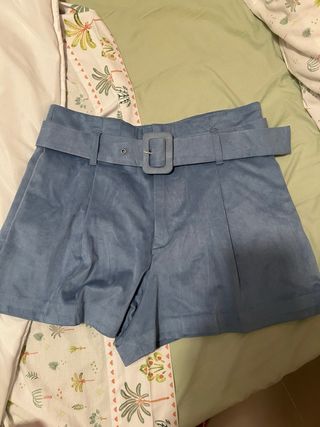 Pantalón corto ante azul con cinturón