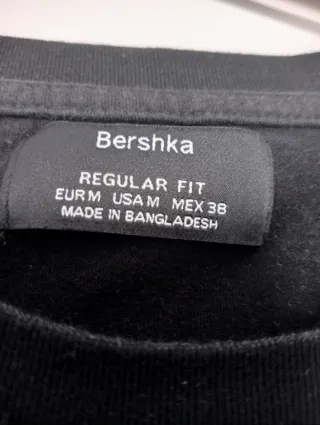 1,50€Camiseta BERSHKA Negra Talla M Camuflaje