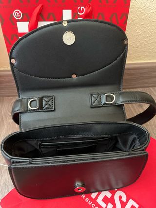 Bolso Diesel negro con logo D