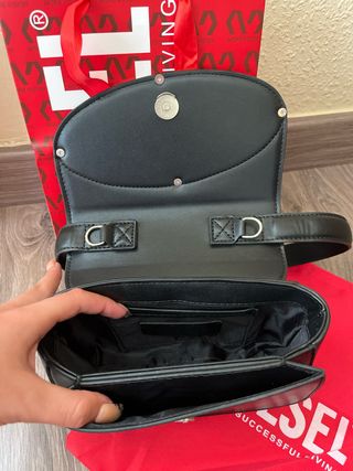 Bolso Diesel negro con logo D