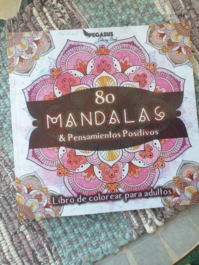 Libro de colorear para adultos: 80 Mandalas & P...