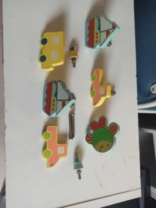 Tiradores de madera para muebles infantiles