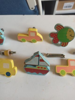 Tiradores de madera para muebles infantiles