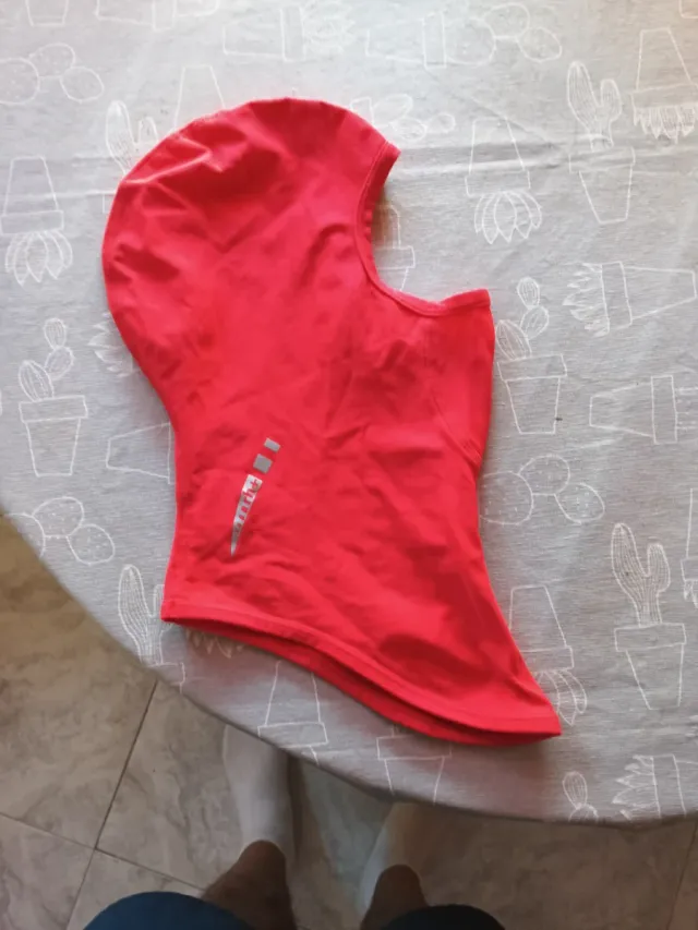 Pasamontañas rojo ciclismo y esquí