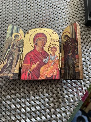 iconos religiosos de madera