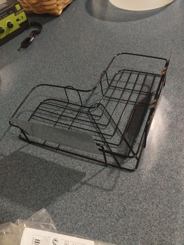 Estante de esquina metálico y madera