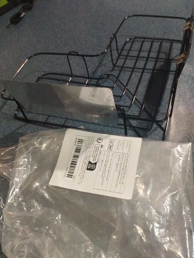 Estante de esquina metálico y madera