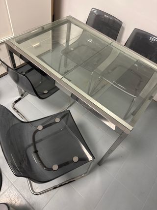 Mesa cristal y 4 sillas Ikea