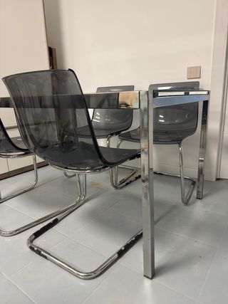 Mesa cristal y 4 sillas Ikea