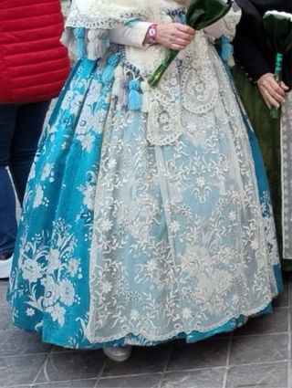 Falda de fallera con manteleta azul